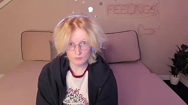 Snapshot of ElizabethHarpper chatting on September 10, 1:04 am ElizabethHarpper online show from September 10, 1:04 am