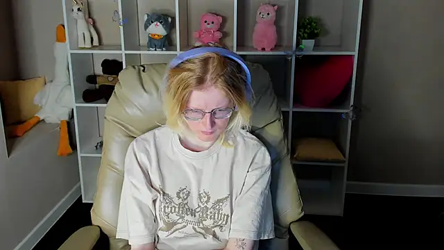 ElizabethHarpper online show from December 18, 1:00 am