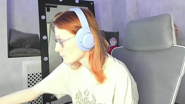 ElizabethHarpper online show from February 25, 5:13 pm