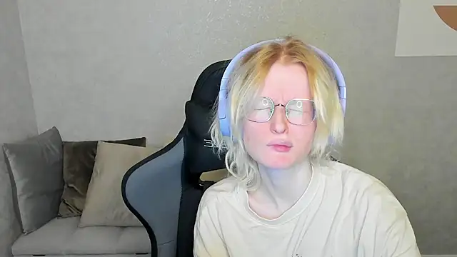 Snapshot of ElizabethHarpper chatting on September 27, 1:23 am ElizabethHarpper online show from September 27, 1:23 am