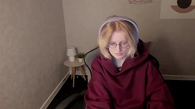 Snapshot of ElizabethHarpper chatting on November 22, 1:15 am ElizabethHarpper online show from November 22, 1:15 am