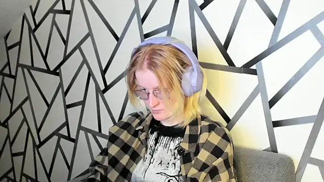 Snapshot of ElizabethHarpper chatting on November 7, 1:32 am ElizabethHarpper online show from November 7, 1:32 am