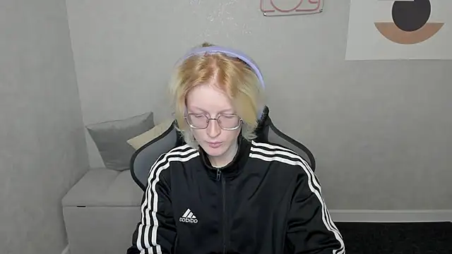 Snapshot of ElizabethHarpper chatting on September 11, 1:05 am ElizabethHarpper online show from September 11, 1:05 am