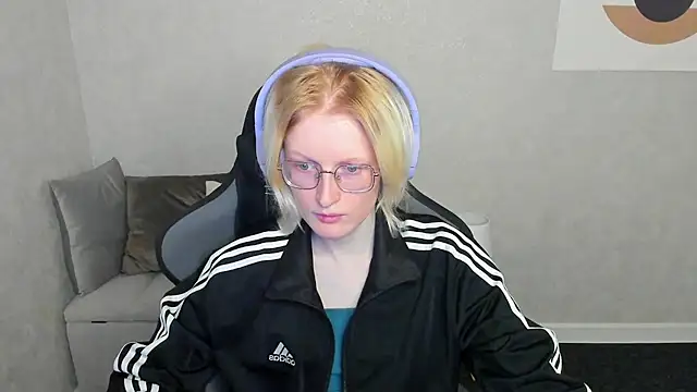 Snapshot of ElizabethHarpper chatting on September 21, 1:11 am ElizabethHarpper online show from September 21, 1:11 am