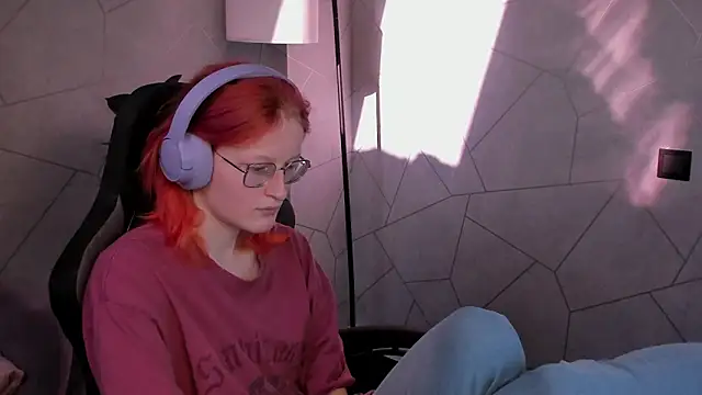 ElizabethHarpper online show from February 12, 9:20 am