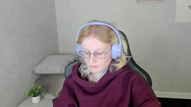 Snapshot of ElizabethHarpper chatting on November 14, 1:09 am ElizabethHarpper online show from November 14, 1:09 am