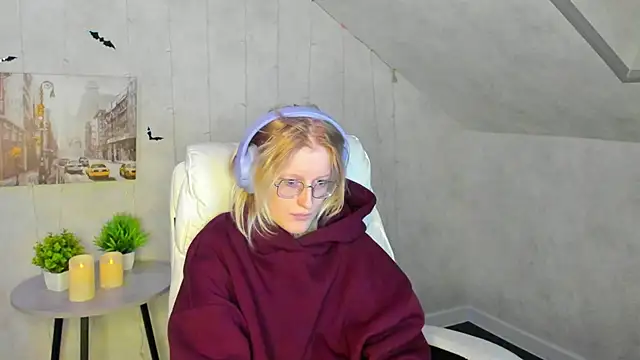 Snapshot of ElizabethHarpper chatting on November 19, 1:27 am ElizabethHarpper online show from November 19, 1:27 am