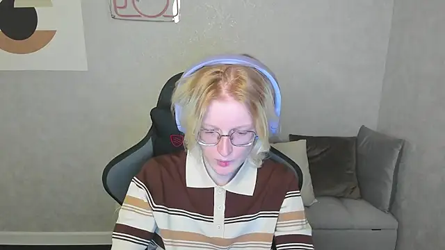 Snapshot of ElizabethHarpper chatting on September 20, 1:32 am ElizabethHarpper online show from September 20, 1:32 am