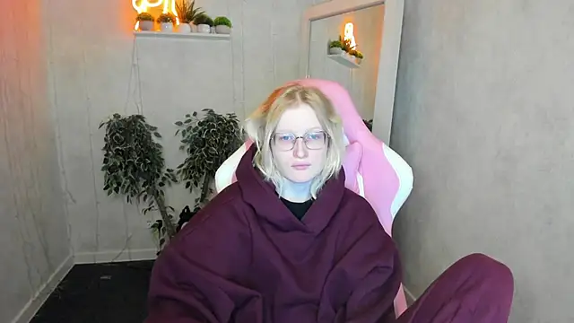 Snapshot of ElizabethHarpper chatting on November 20, 1:39 am ElizabethHarpper online show from November 20, 1:39 am