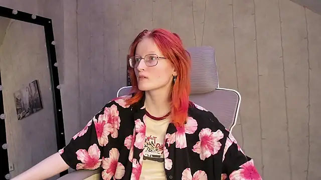 ElizabethHarpper online show from February 6, 8:21 am