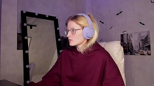 Snapshot of ElizabethHarpper chatting on November 17, 1:09 am ElizabethHarpper online show from November 17, 1:09 am