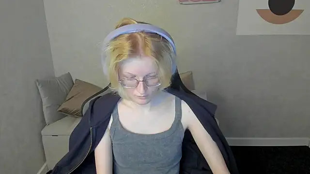 Snapshot of ElizabethHarpper chatting on September 14, 8:15 am ElizabethHarpper online show from September 14, 8:15 am