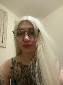 Snapshot of Bunny-xiel chatting on February 3, 10:43 pm Bunny-xiel online show from February 3, 10:43 pm