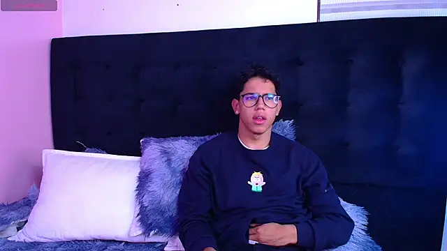 Snapshot of RyanPricee chatting on November 30, 4:13 am RyanPricee online show from November 30, 4:13 am