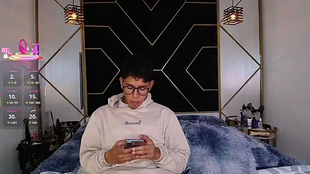 Snapshot of RyanPricee chatting on October 28, 4:24 am RyanPricee online show from October 28, 4:24 am