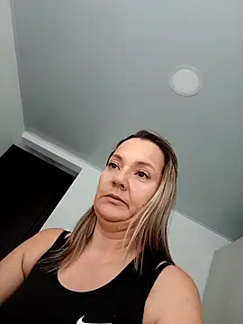 Snapshot of marcebernal chatting on January 2, 6:01 pm marcebernal online show from January 2, 6:01 pm