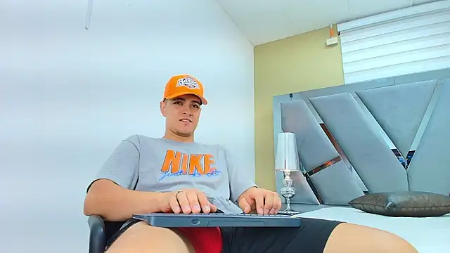 DAVID VICTORIAA online show from March 17, 1:03 pm