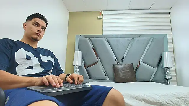 DAVID VICTORIAA online show from May 9, 1:03 pm