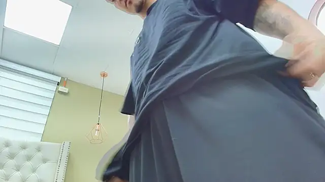 DAVID VICTORIAA online show from December 20, 1:14 pm