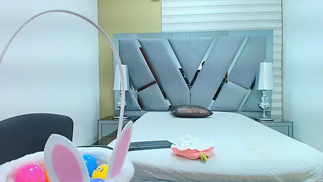 DAVID VICTORIAA online show from March 31, 1:13 pm