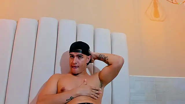 DAVID VICTORIAA online show from March 12, 4:02 pm