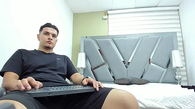 Snapshot of DAVID_VICTORIAA chatting on June 10, 1:12 pm DAVID VICTORIAA online show from June 10, 1:12 pm