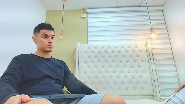 DAVID VICTORIAA online show from February 26, 1:00 pm