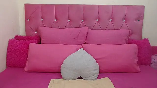 Snapshot of naughtiest_baddy chatting on October 30, 7:11 pm naughtiest baddy online show from October 30, 7:11 pm