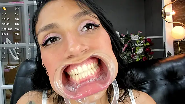 Snapshot of miss___evangeline chatting on March 22, 8:40 am miss evangeline online show from March 22, 8:40 am