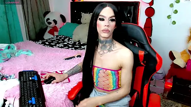 Snapshot of Alextwink chatting on December 16, 8:13 pm Alextwink online show from December 16, 8:13 pm