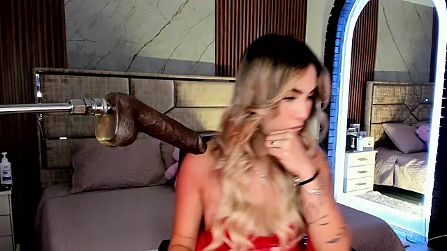 EmiilyHendriixx online show from October 9, 8:20 pm