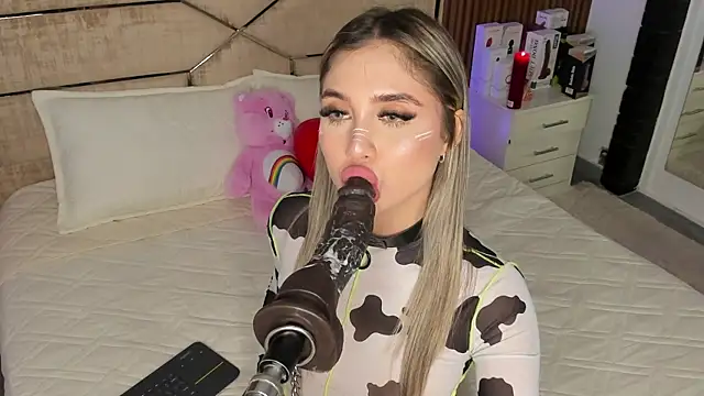 EmiilyHendriixx online show from March 7, 11:49 pm