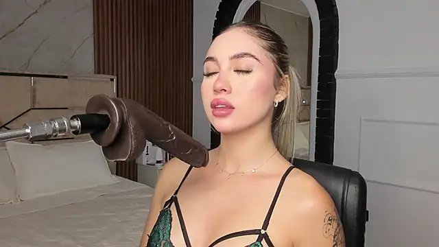 EmiilyHendriixx online show from January 30, 7:15 pm