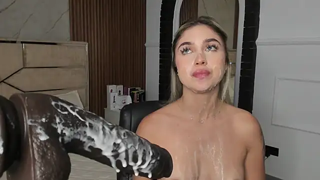 EmiilyHendriixx online show from February 7, 11:55 pm