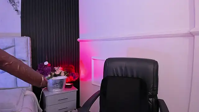 daniiphoeniixx online show from February 4, 11:49 am