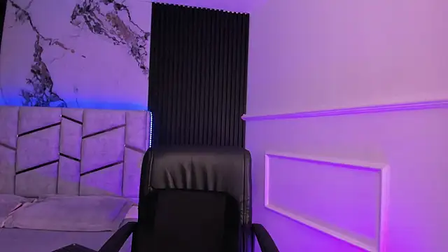 daniiphoeniixx online show from January 6, 7:51 pm