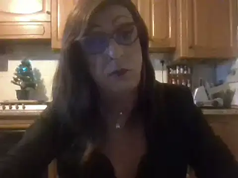 Snapshot of Tiabet chatting on December 18, 8:45 pm Tiabet online show from December 18, 8:45 pm