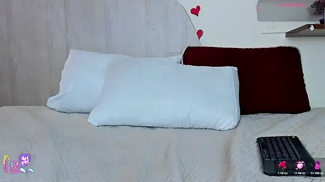 Annie kurt  online show from March 3, 3:41 pm