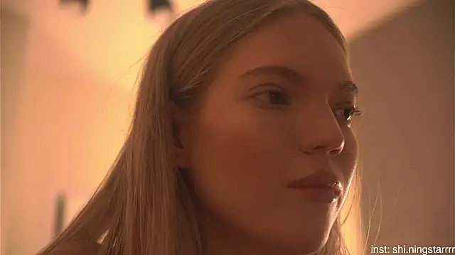 alittlestarrr online show from February 26, 4:19 am