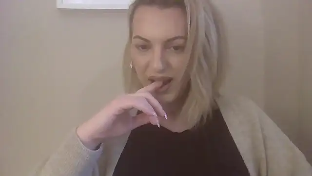 Snapshot of Gigi-Honey chatting on December 17, 1:38 pm Gigi-Honey online show from December 17, 1:38 pm