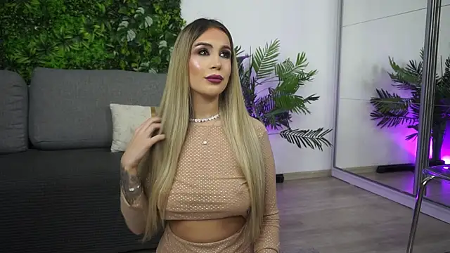 amiraroshen online show from April 3, 6:25 pm