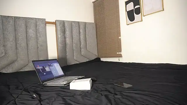 womantall99 online show from March 31, 1:02 pm