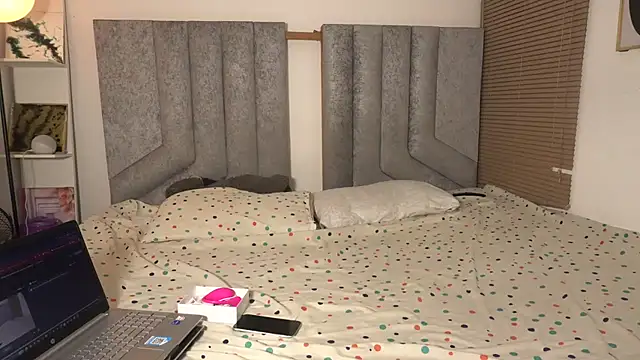 womantall99 online show from March 9, 11:58 am