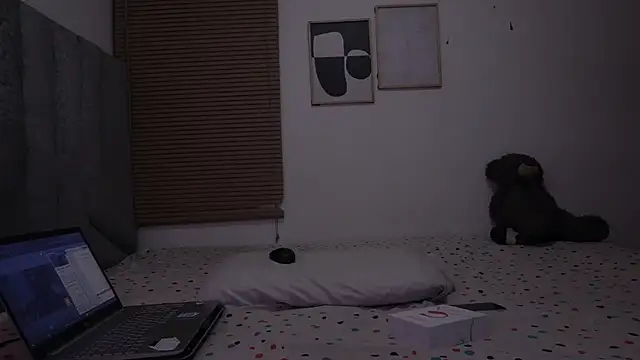 womantall99 online show from March 23, 1:00 pm