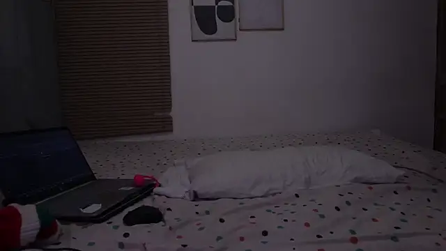 womantall99 online show from March 24, 11:54 am