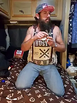 Snapshot of StruggleSnuggles chatting on October 21, 10:47 am StruggleSnuggles online show from October 21, 10:47 am