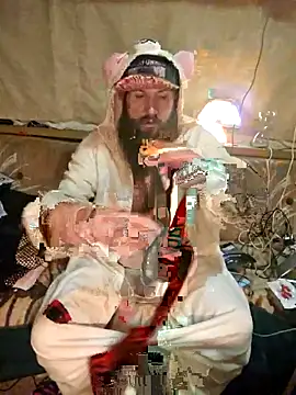 Snapshot of StruggleSnuggles chatting on November 18, 9:01 am StruggleSnuggles online show from November 18, 9:01 am