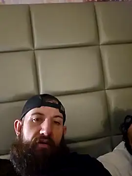 Snapshot of StruggleSnuggles chatting on January 5, 11:48 am StruggleSnuggles online show from January 5, 11:48 am