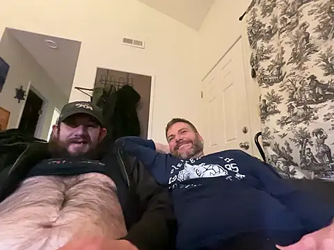 Snapshot of StruggleSnuggles chatting on January 2, 9:43 am StruggleSnuggles online show from January 2, 9:43 am