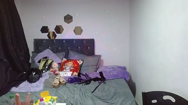 Snapshot of brittanysexhot chatting on December 17, 8:03 pm brittanysexhot online show from December 17, 8:03 pm